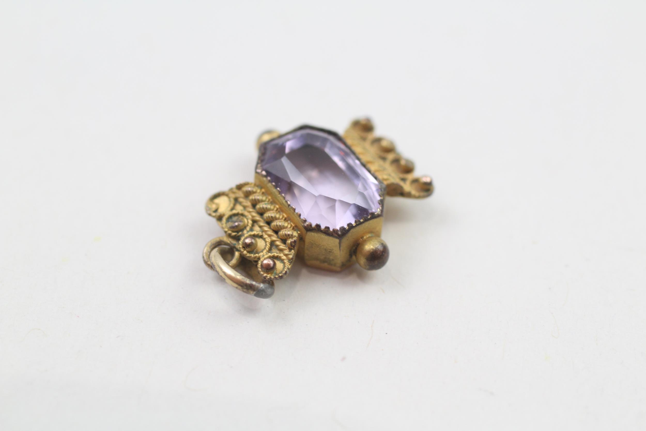 9ct gold antique amethyst charm (1.7g) - Image 3 of 4