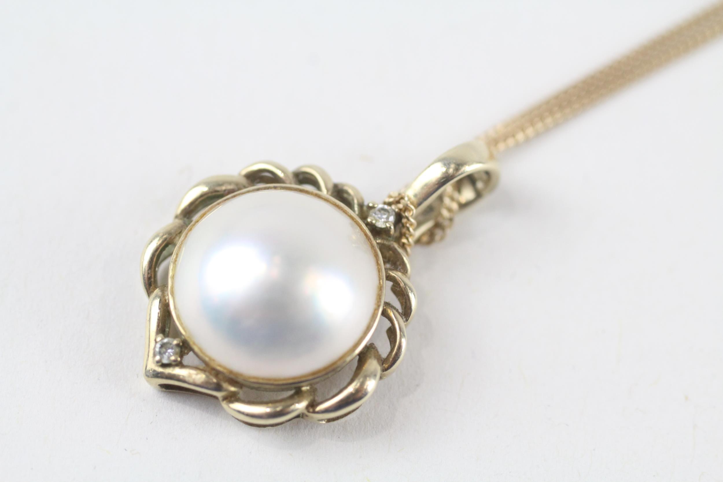 9ct gold vintage mabe pearl and diamond set pendant necklace (4.5g) - Image 2 of 4