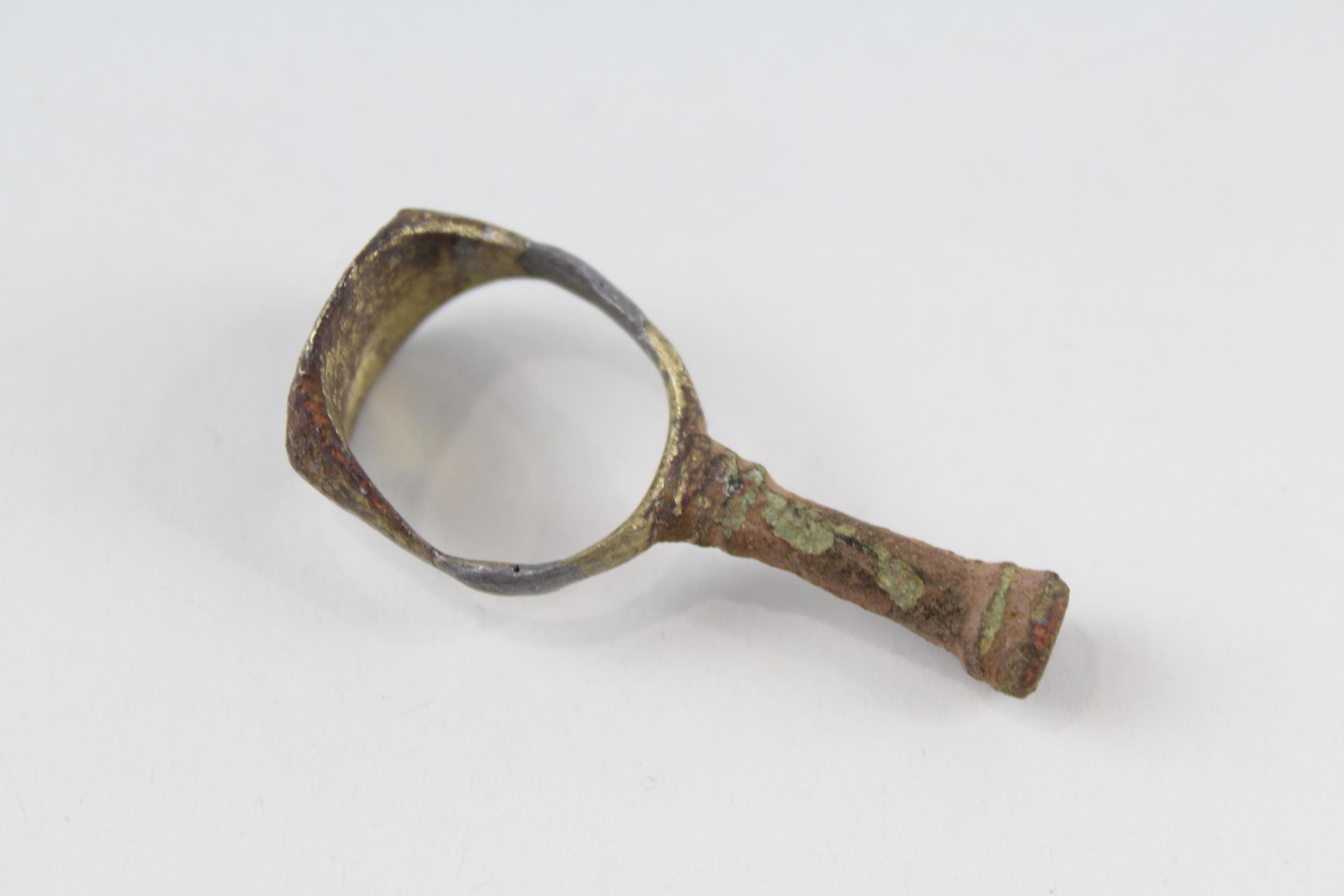 17th century ring/seal conversion possibly made to celebrate the marriage of Charles II to Catherine - Image 5 of 7