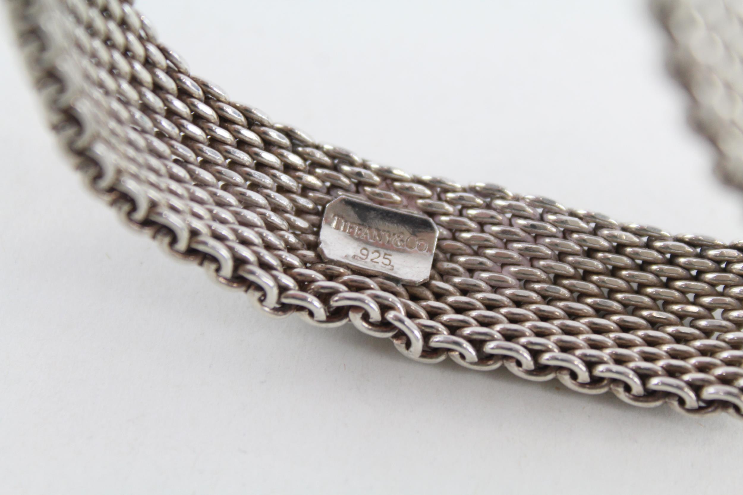 A silver bracelet by Tiffany and Co (59g) - Image 4 of 4