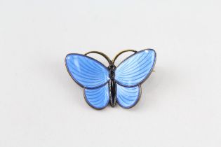 A silver enamel butterfly brooch by Aksel Holmesen (5g)