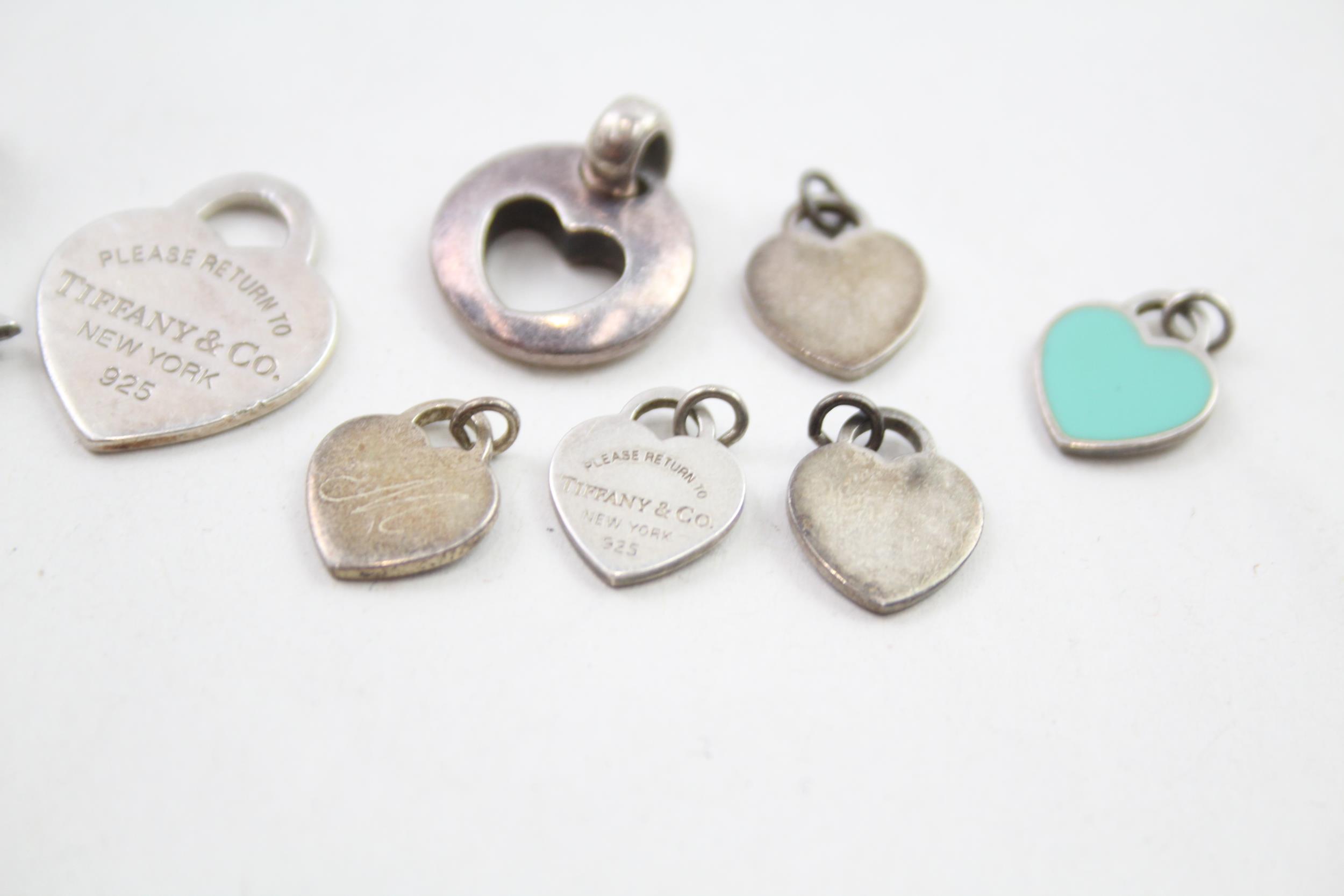 A collection of silver pendants by Tiffany and Co (13g) - Image 4 of 5