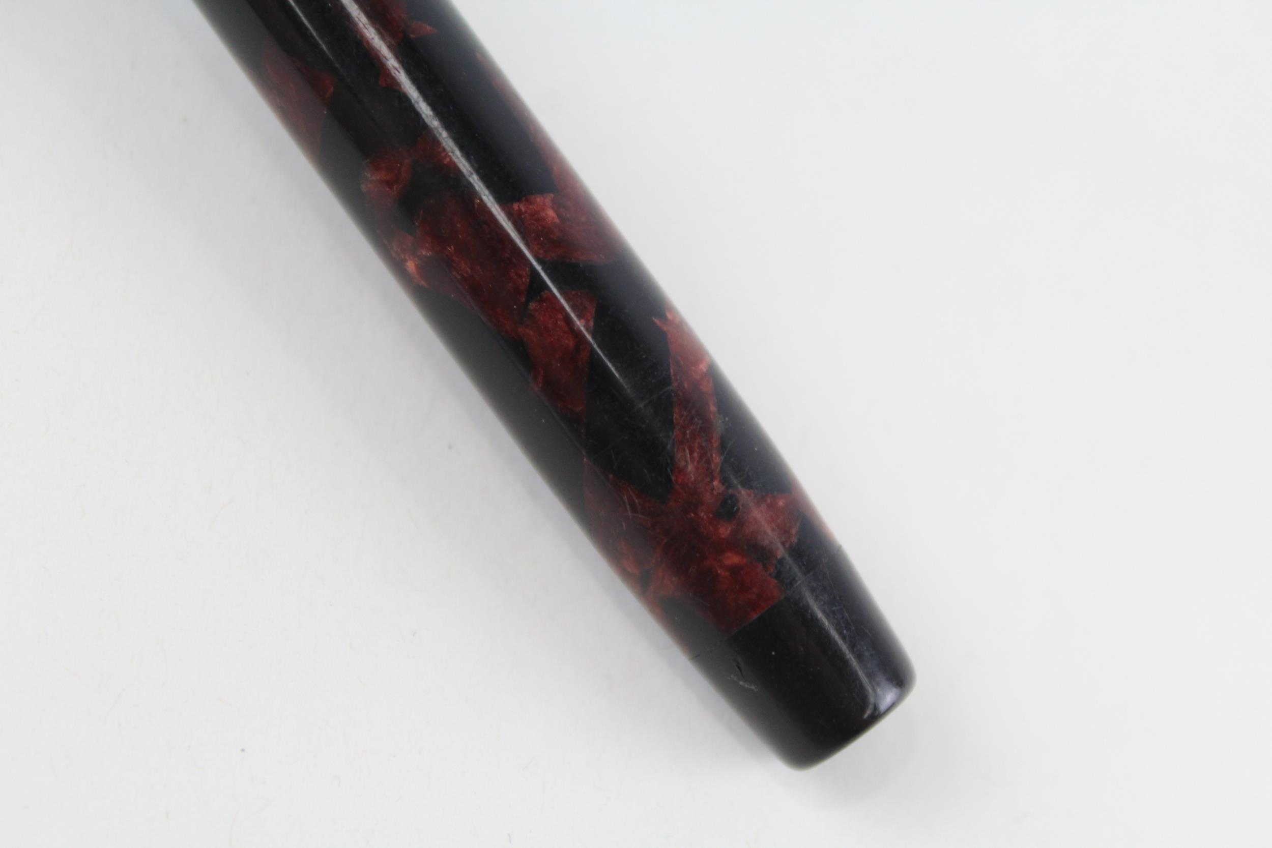 Vintage PARKER Duofold Burgundy w/ 14ct Gold Nib WRITING - Dip Tested & WRITING In vintage condition - Image 4 of 4