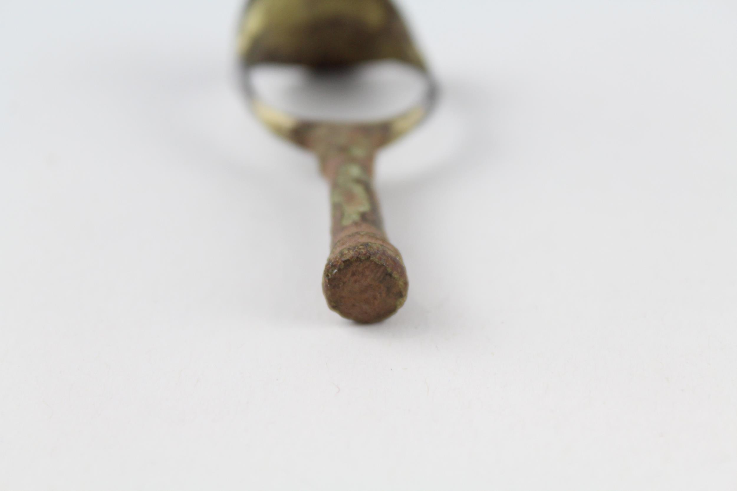 17th century ring/seal conversion possibly made to celebrate the marriage of Charles II to Catherine - Image 7 of 7