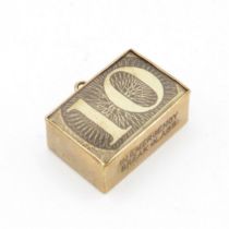 9ct gold folded £10 note charm, break incase of emergency, Hallmarked london 1973 (3.3g)
