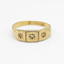 9ct gold vintage star set diamond ring (1.5g) Size M