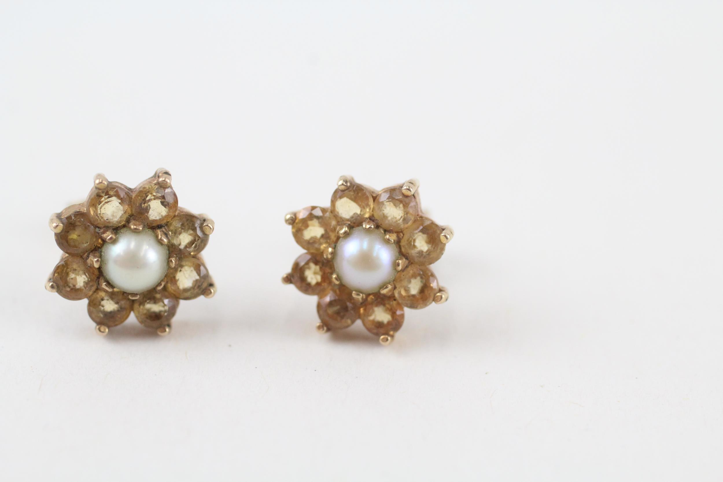 9ct gold vintage cultured pearl & yellow gemstone cluster stud earrings (2.1g) - Image 4 of 5