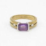 9ct gold emerald cut amethyst single stone ring with diamond sides (3.4g) Size N