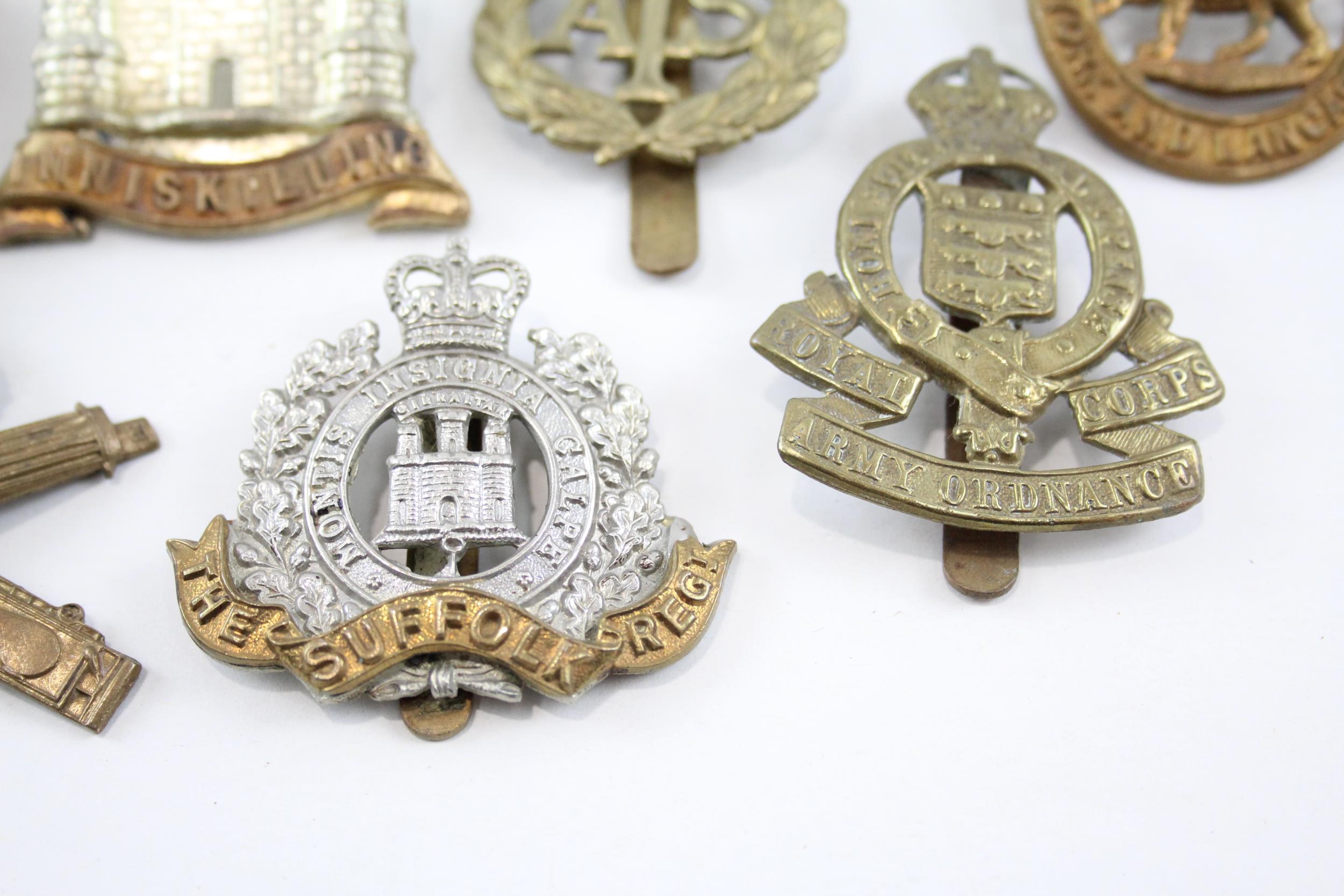 Military/Cap Badges x 10 inc. M.G.C, K.O.S.B, York And Lancs Etc - Military/Cap Badges x 10 inc. M. - Image 3 of 6