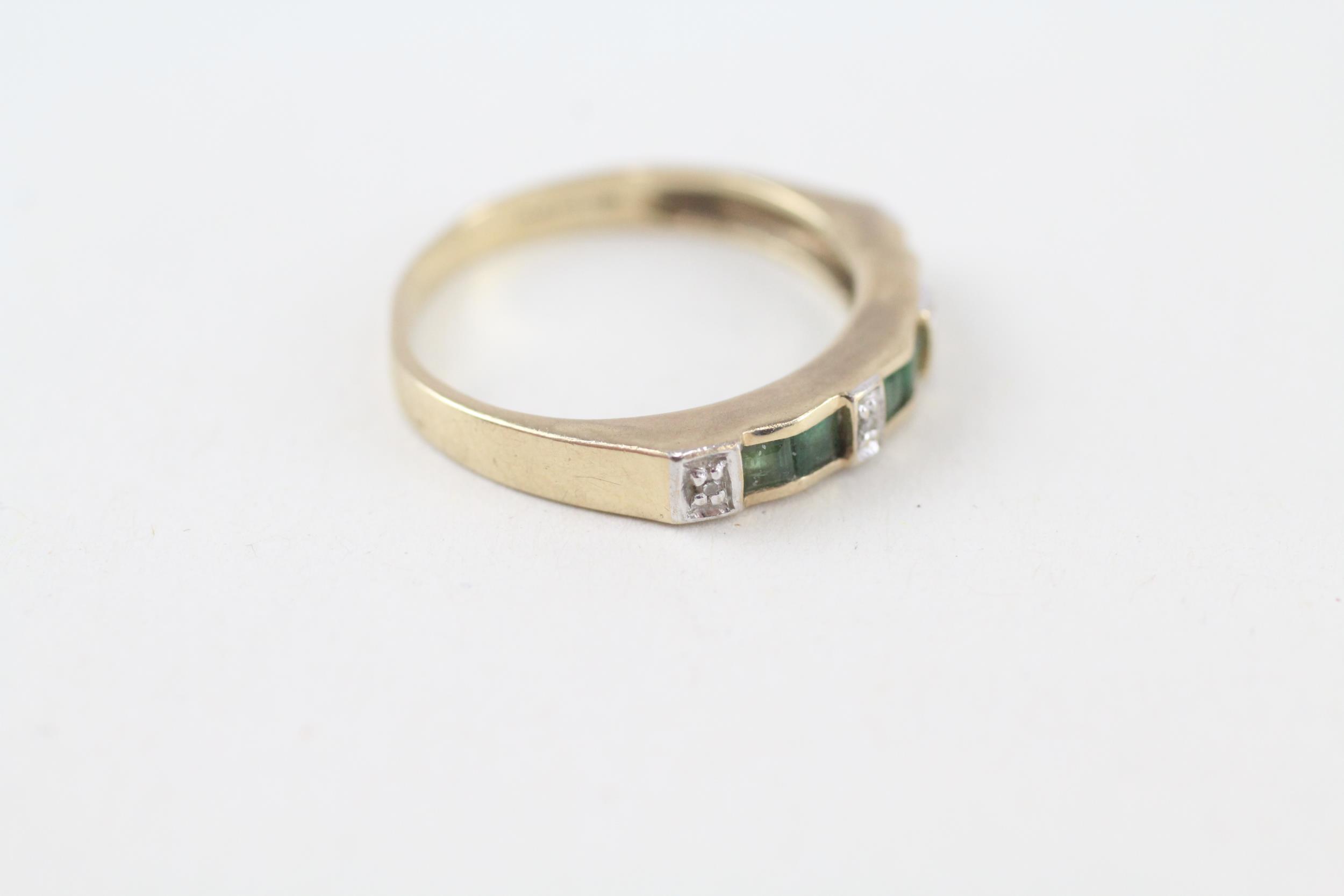 9ct gold vintage emerald and diamond set half hoop eternity ring (1.7g) Size K - Image 2 of 4