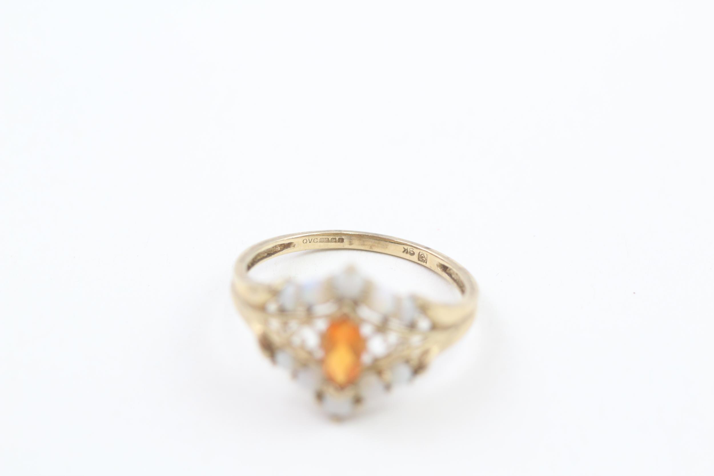 9ct gold orange fire opal with white opal frame cluster ring (2g) Size P - Image 2 of 3