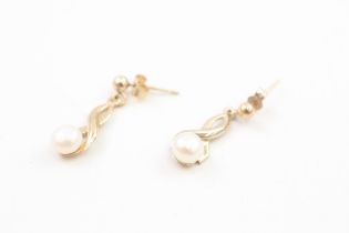 9ct gold cultured pearl drop earrings (1.3g)