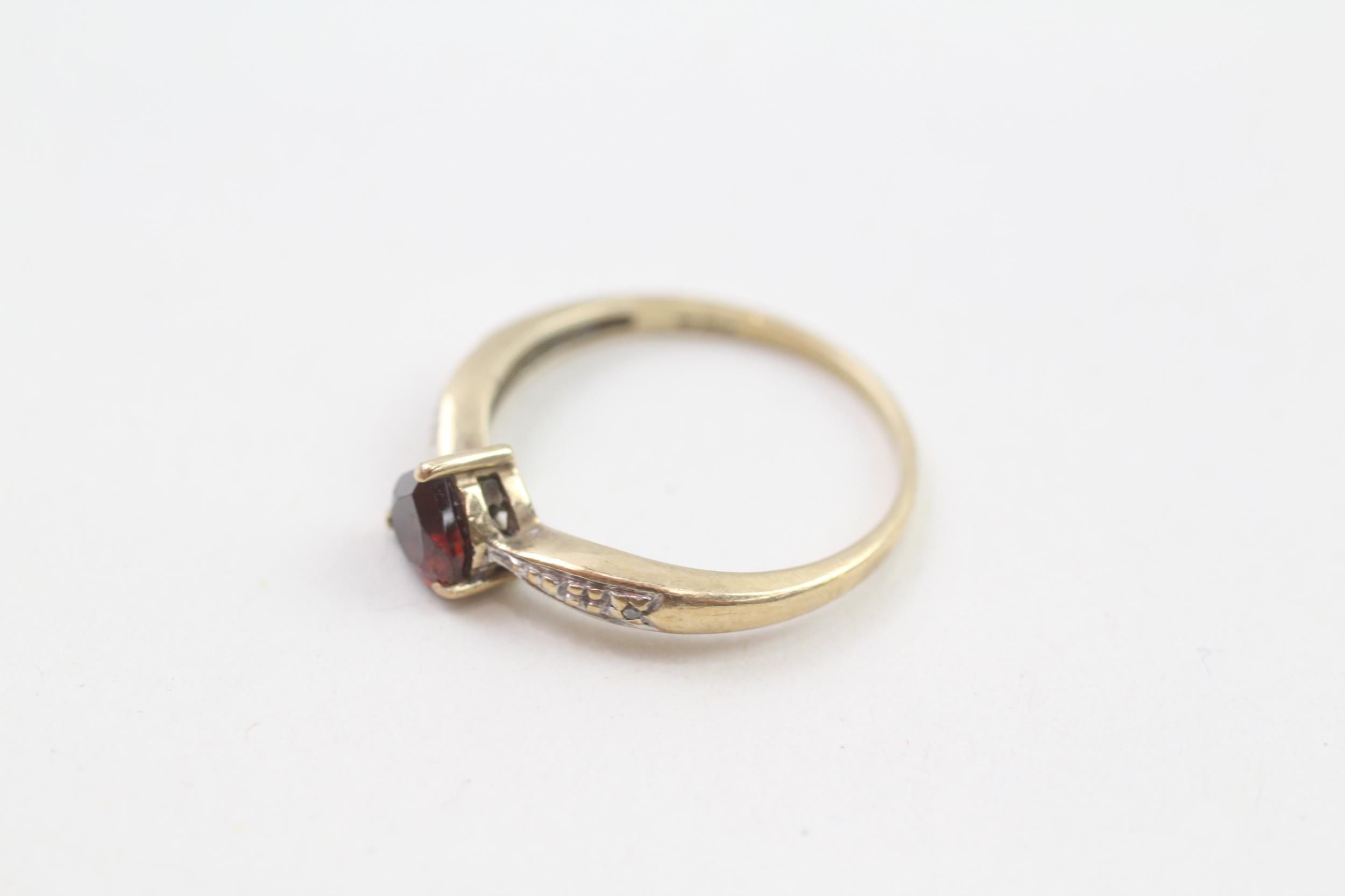 9ct gold heart cut garnet & diamond ring (1.4g) Size L - Image 2 of 5