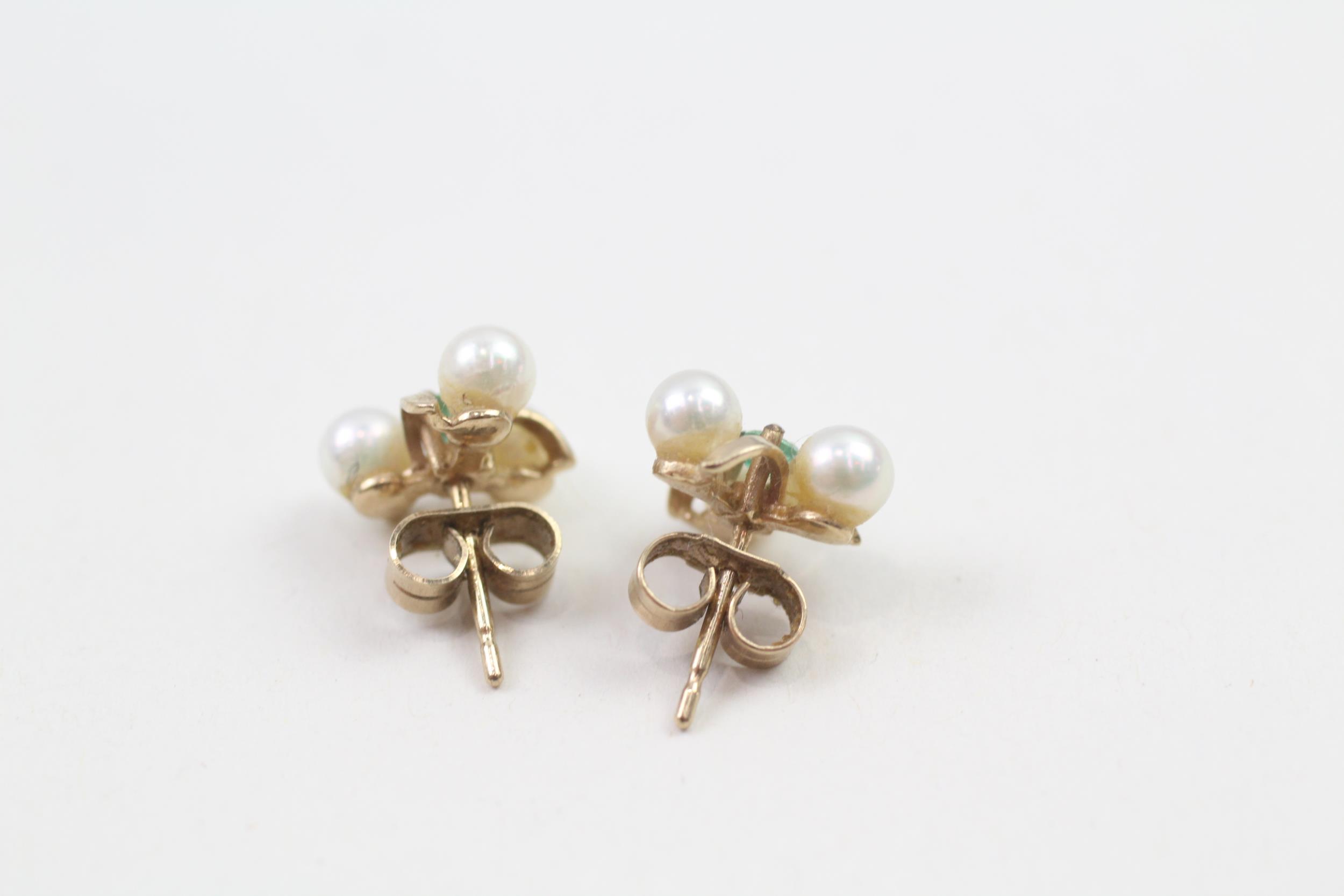 9ct gold emerald & cultured pearl cluster stud earrings (1.5g) - Image 5 of 5