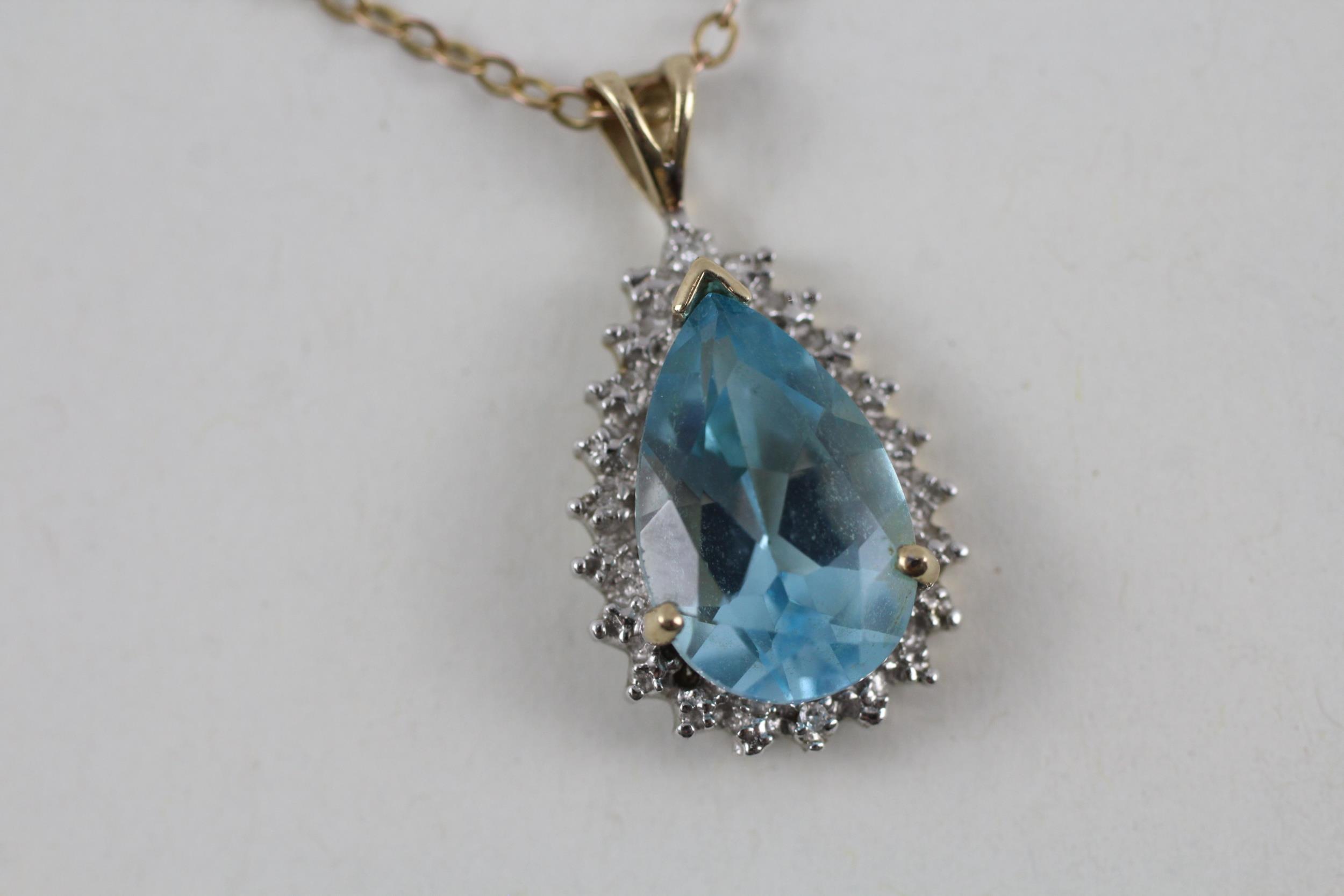 9ct gold pear cut blue topaz & diamond cluster pendant necklace (3.8g) - Image 3 of 6