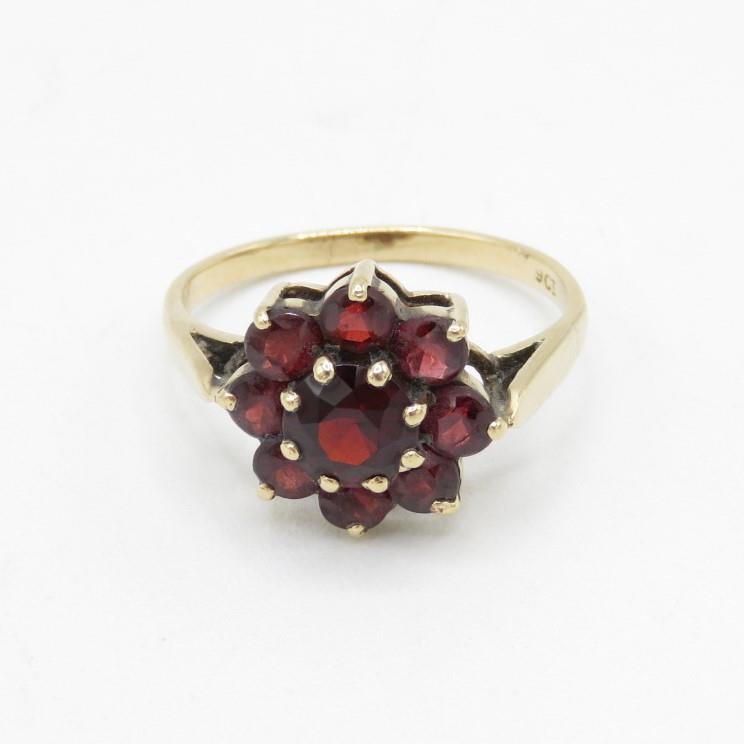 9ct gold vintage garnet cluster ring (2.6g) Size K