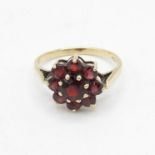 9ct gold vintage garnet cluster ring (2.6g) Size K