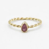 9ct gold pear-shaped pink tourmaline single stone ring with twisted band (1.2g) Size N