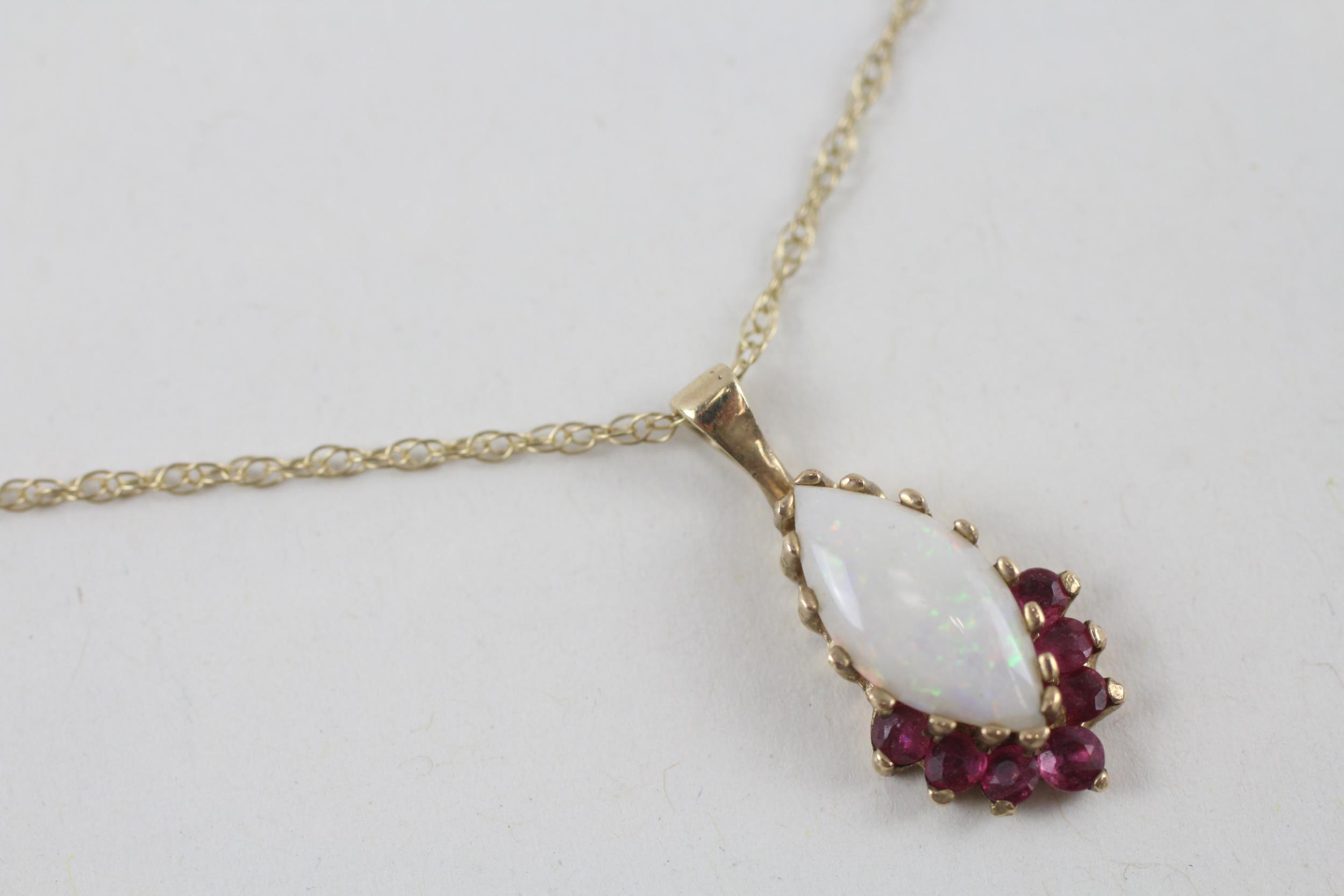 9ct gold vintage opal & ruby pendant necklace (1.7g) - Image 4 of 6