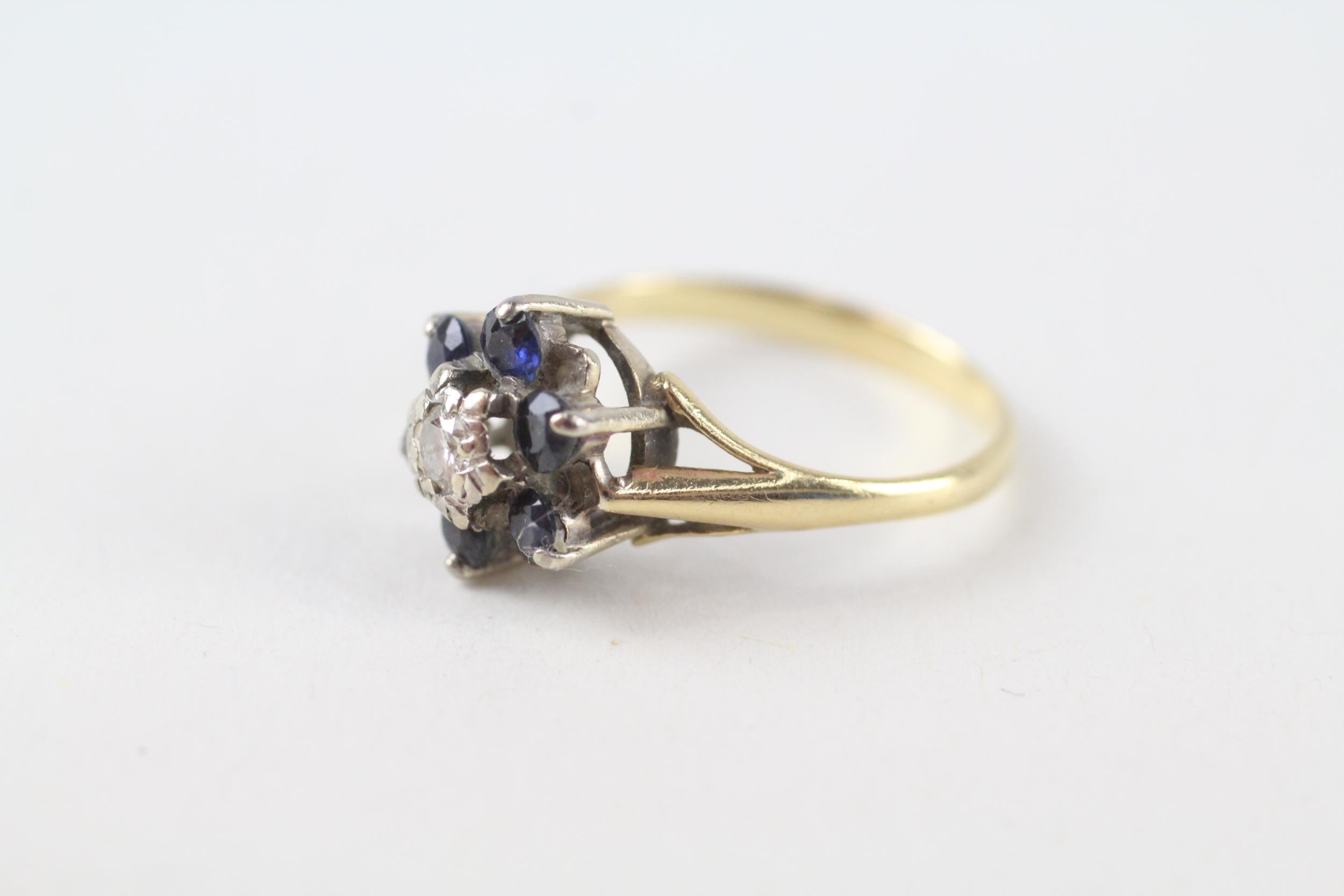 18ct gold vintage sapphire and diamond set cluster ring (2.6g) Size L - Image 3 of 4