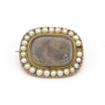 9ct gold antique seed pearl & hairwork mourning brooch with engraved initials, as seen (2.4g)