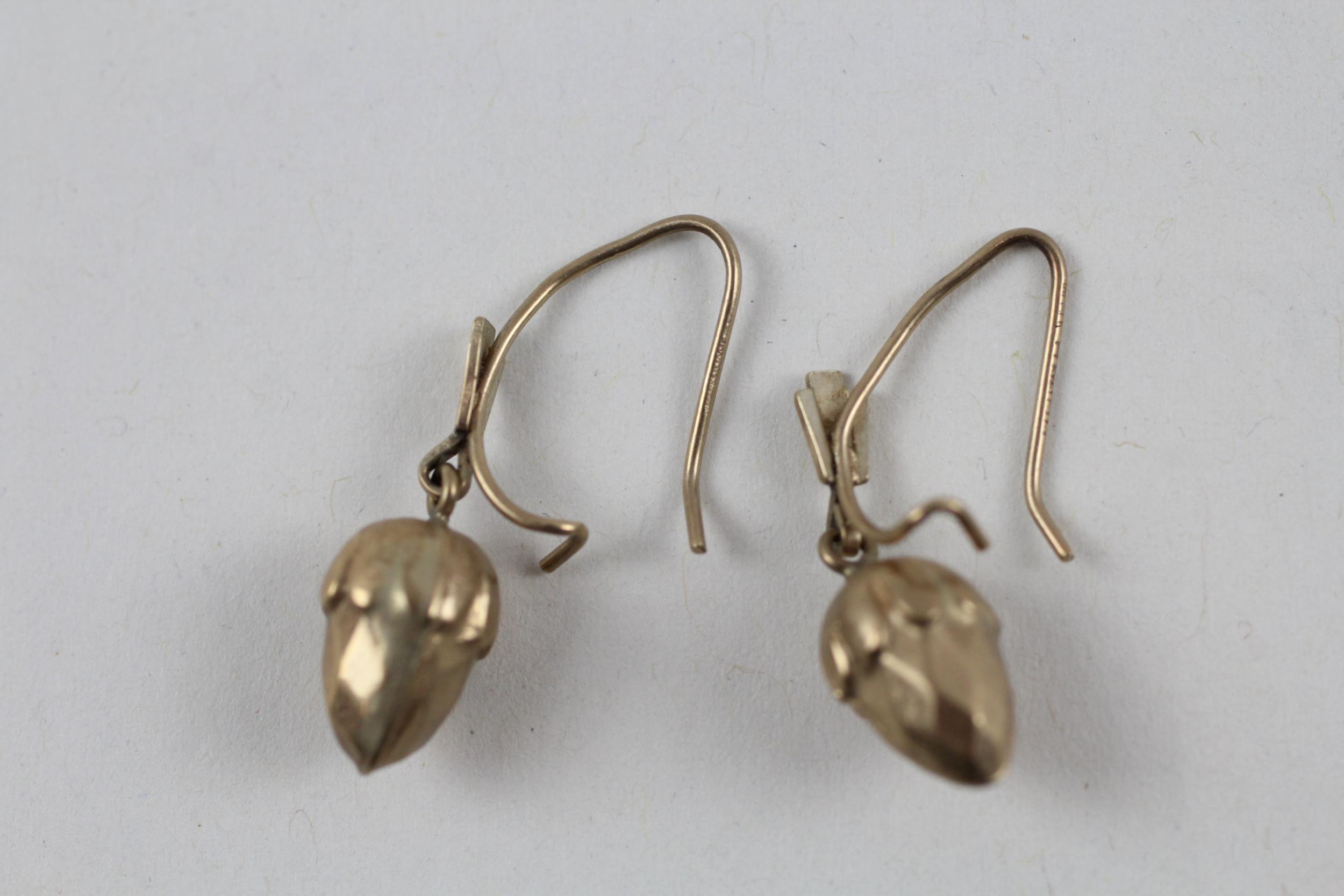 9ct gold vintage acorn drop earrings (1g) - Image 4 of 5