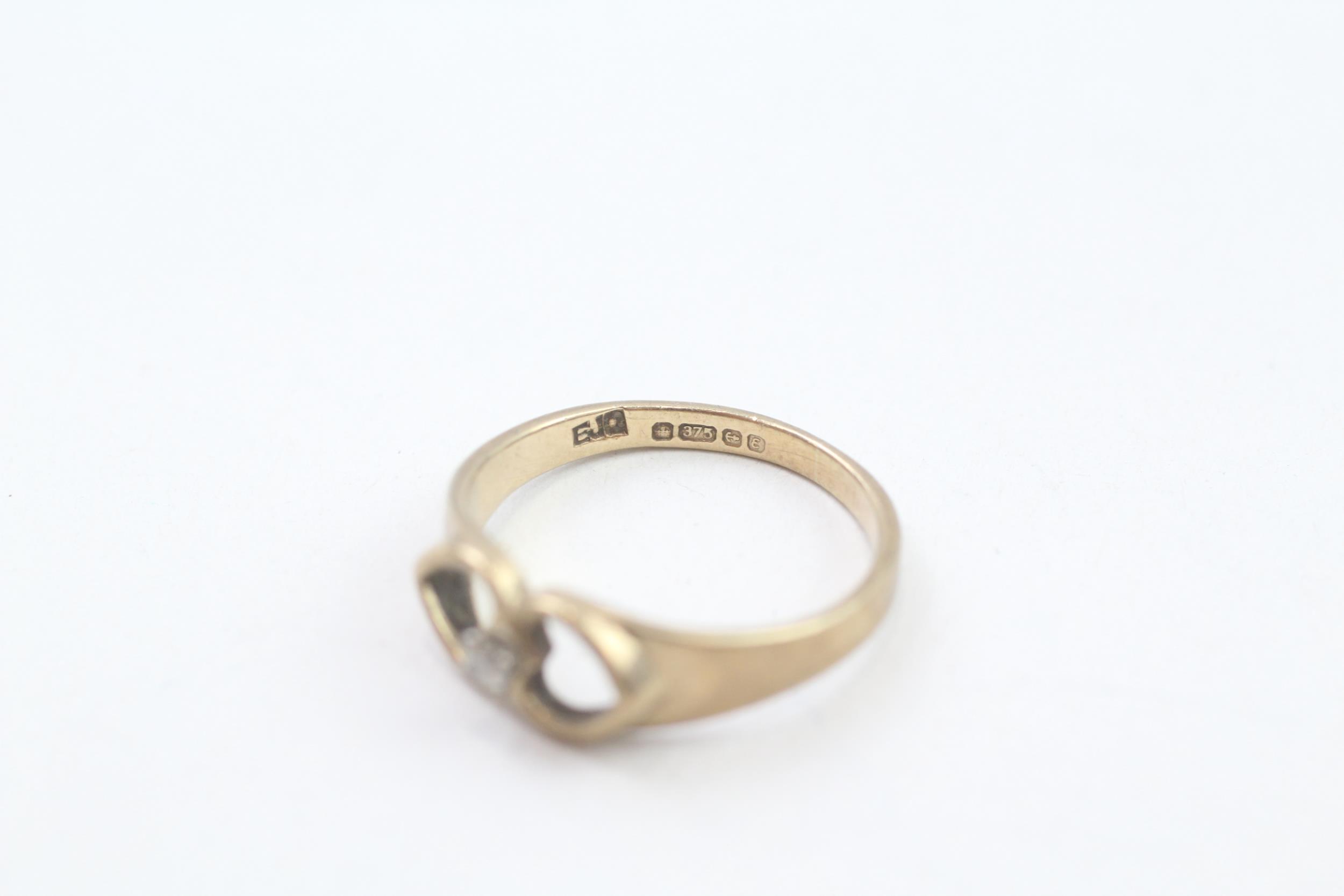 9ct gold diamond single stone ring with openwork heart shank (2.3g) Size O - Bild 3 aus 4