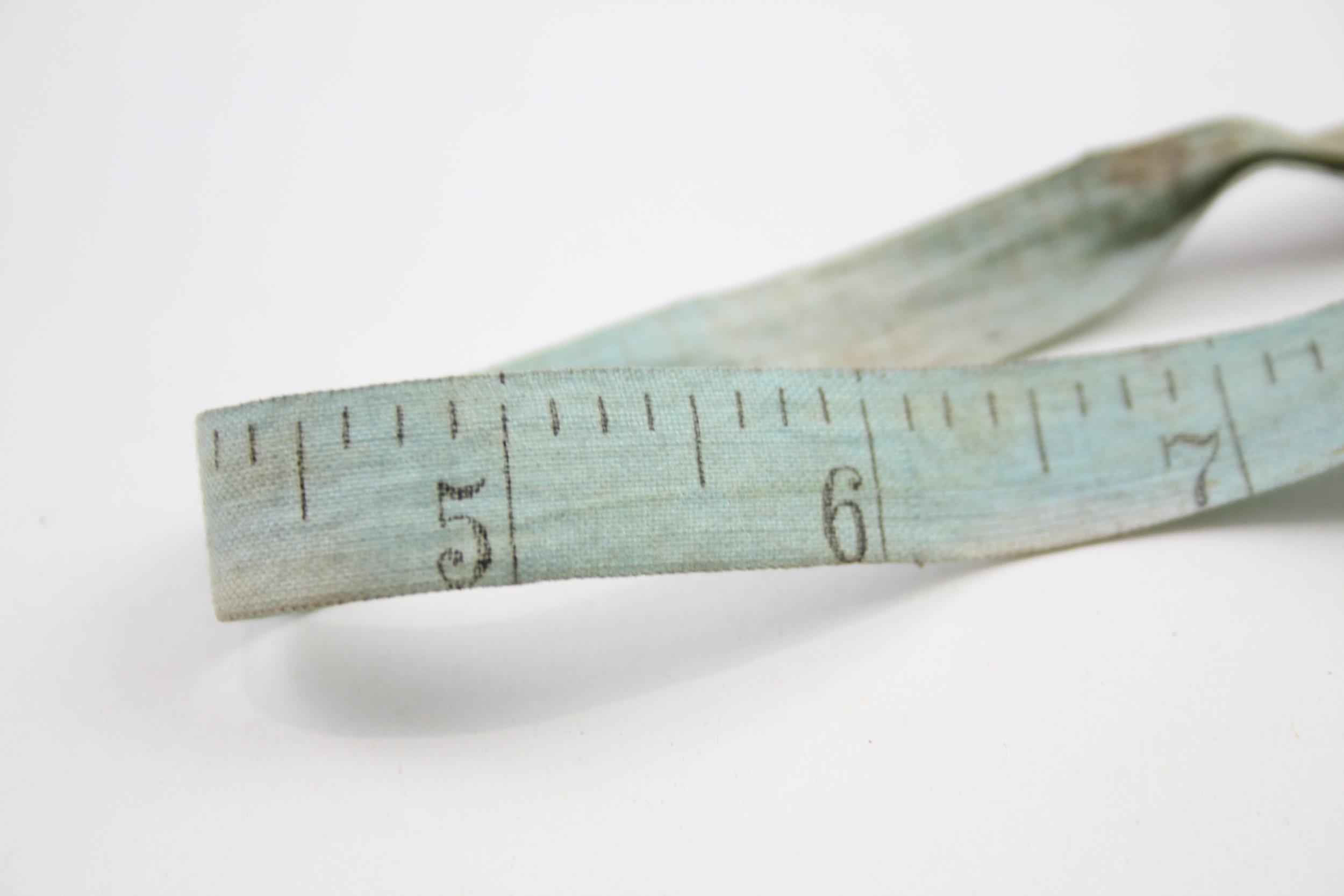 Antique / Vintage Base-Metal Novelty Fish Form Haberdashery Tape Measure - Diameter - 7.2cm In - Image 6 of 6