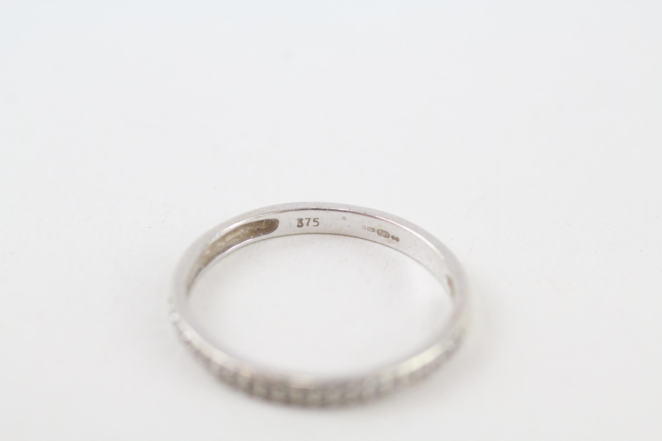 9ct gold diamond half eternity ring (1.2g) Size N - Image 5 of 5