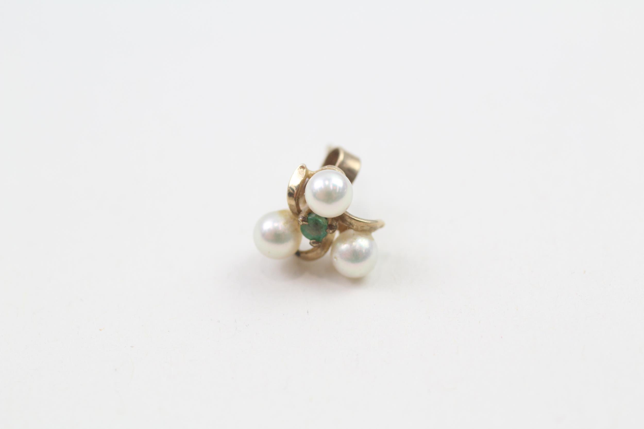 9ct gold emerald & cultured pearl cluster stud earrings (1.5g) - Image 3 of 5