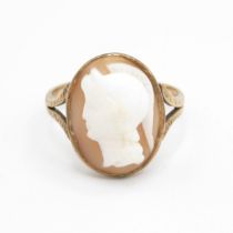 9ct gold shell cameo dress ring (3.7g) Size T