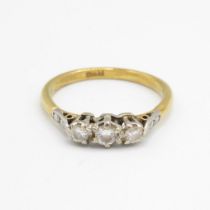 18ct gold vintage diamond three stone ring (3.3g) Size P