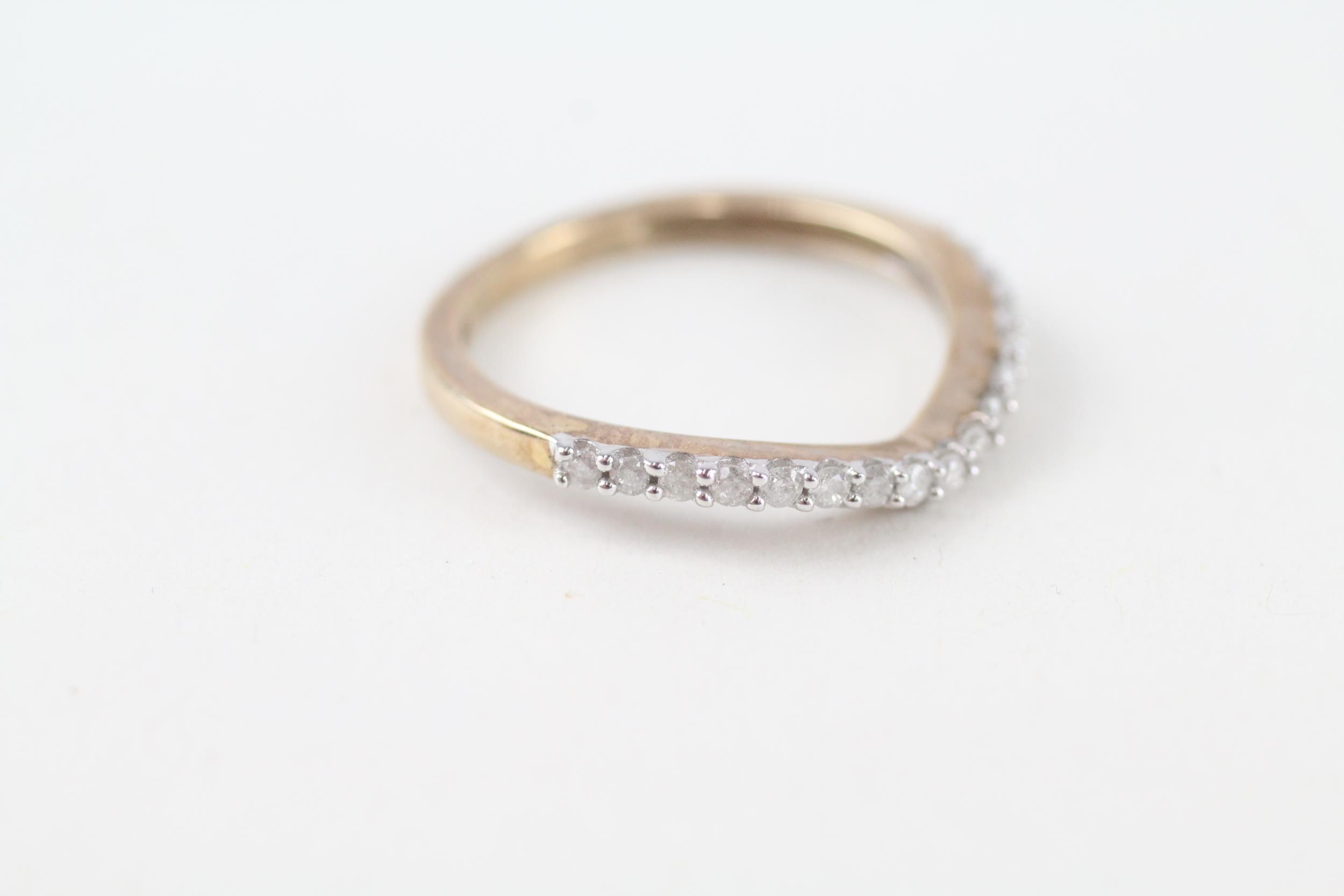 9ct gold diamond curved half eternity ring (1.7g) Size M - Image 3 of 5