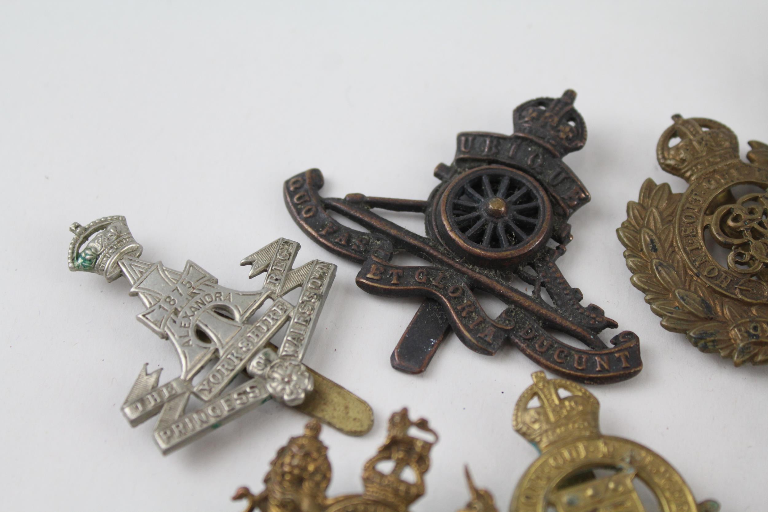 Military/Cap Badges x 10 inc. Army Cyclists Corps, Royal Armoured Corps Etc - Military/Cap Badges - Image 6 of 7