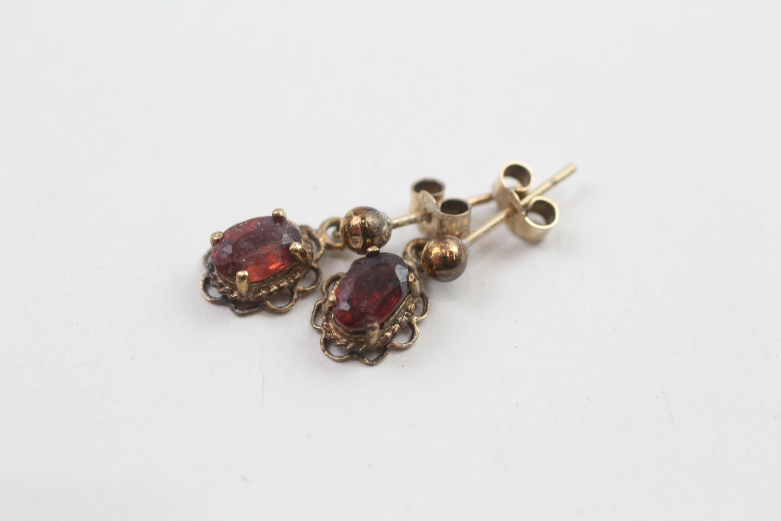 9ct gold oval cut garnet drop earrings (1.1g) - Image 2 of 4