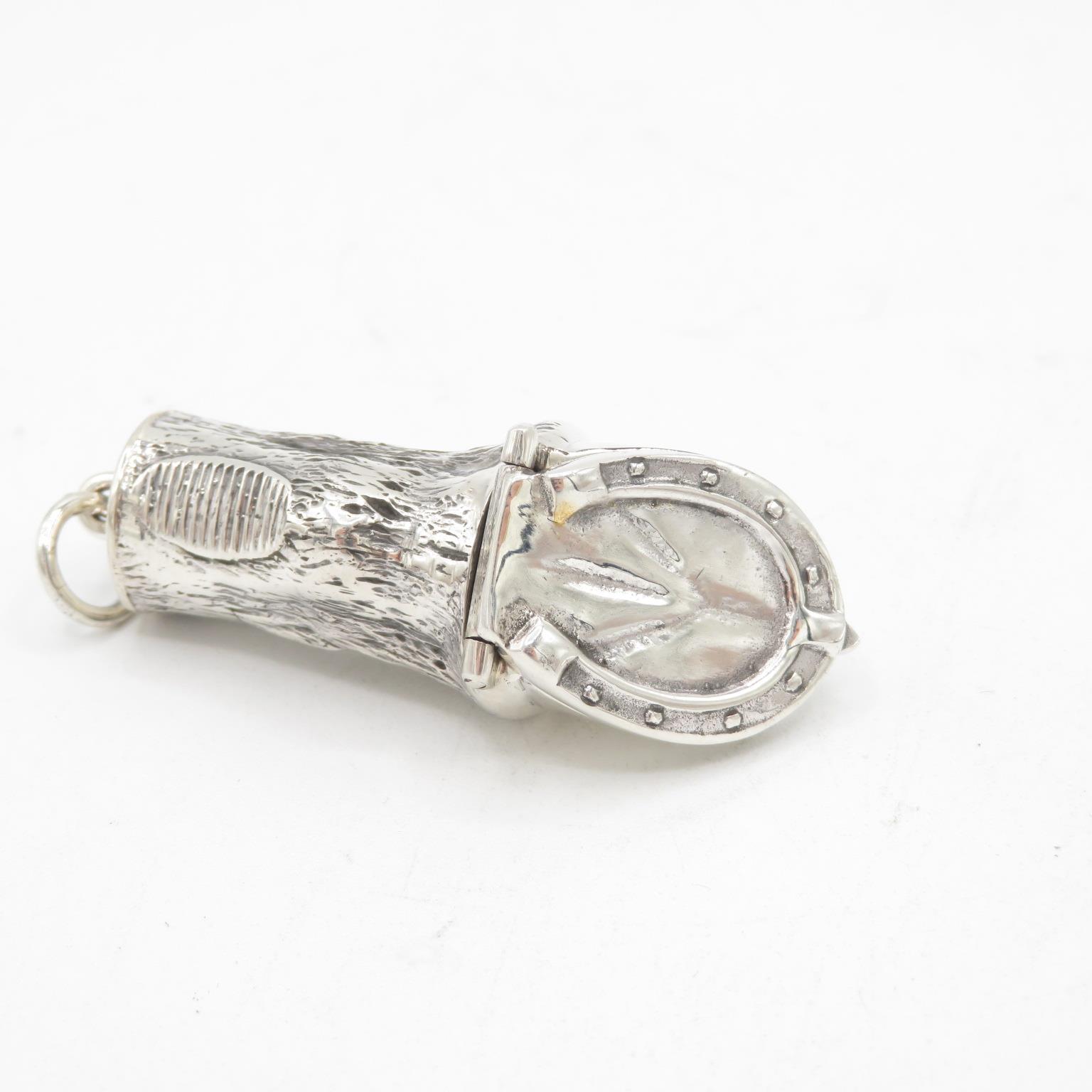 Horse's leg and hoof HM 925 Sterling Silver Vesta in excellent condition with tight closing hinged - Image 3 of 5