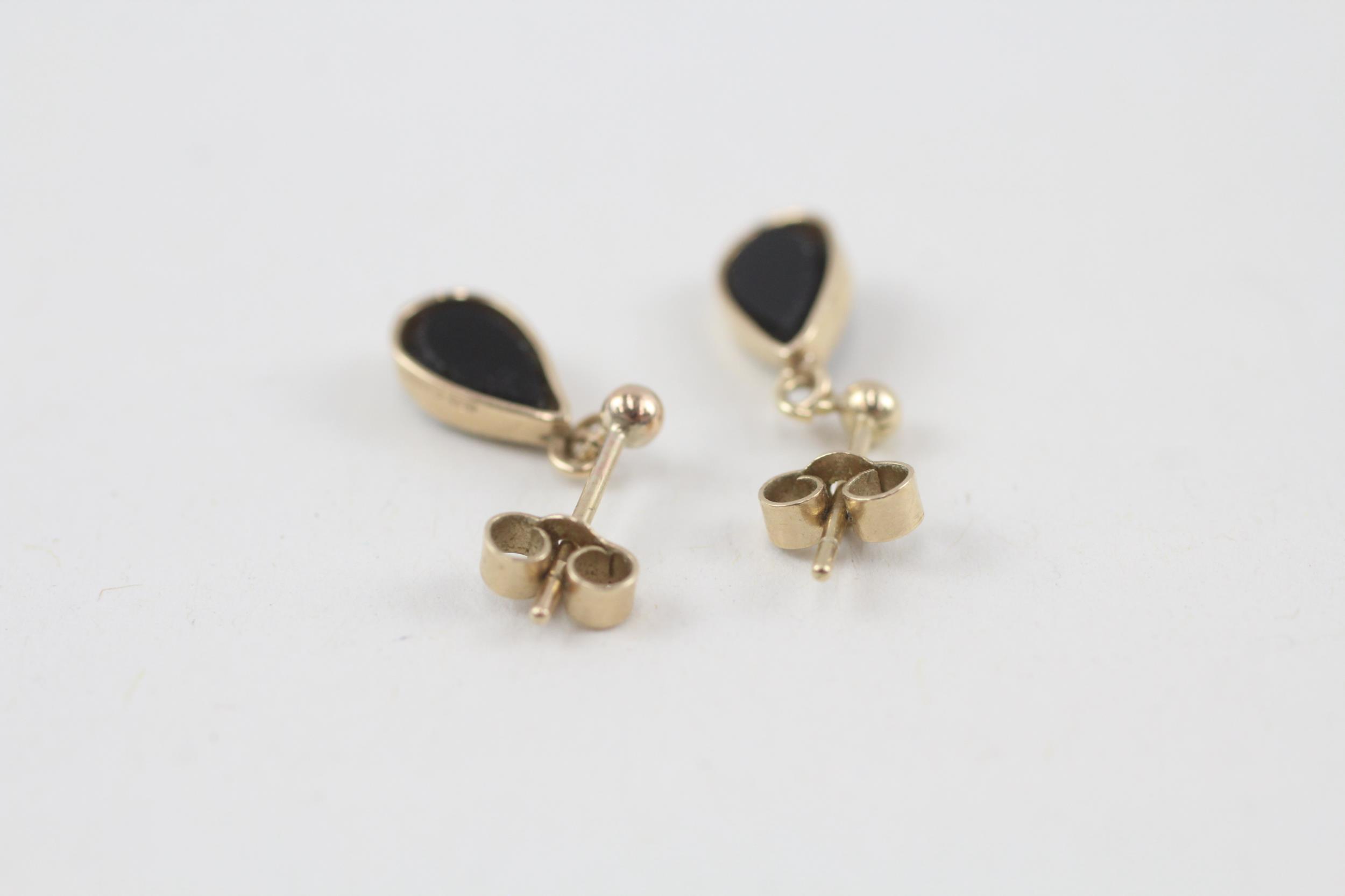 9ct gold vintage opal triplet drop earrings with scroll backs (0.8g) - Image 6 of 6