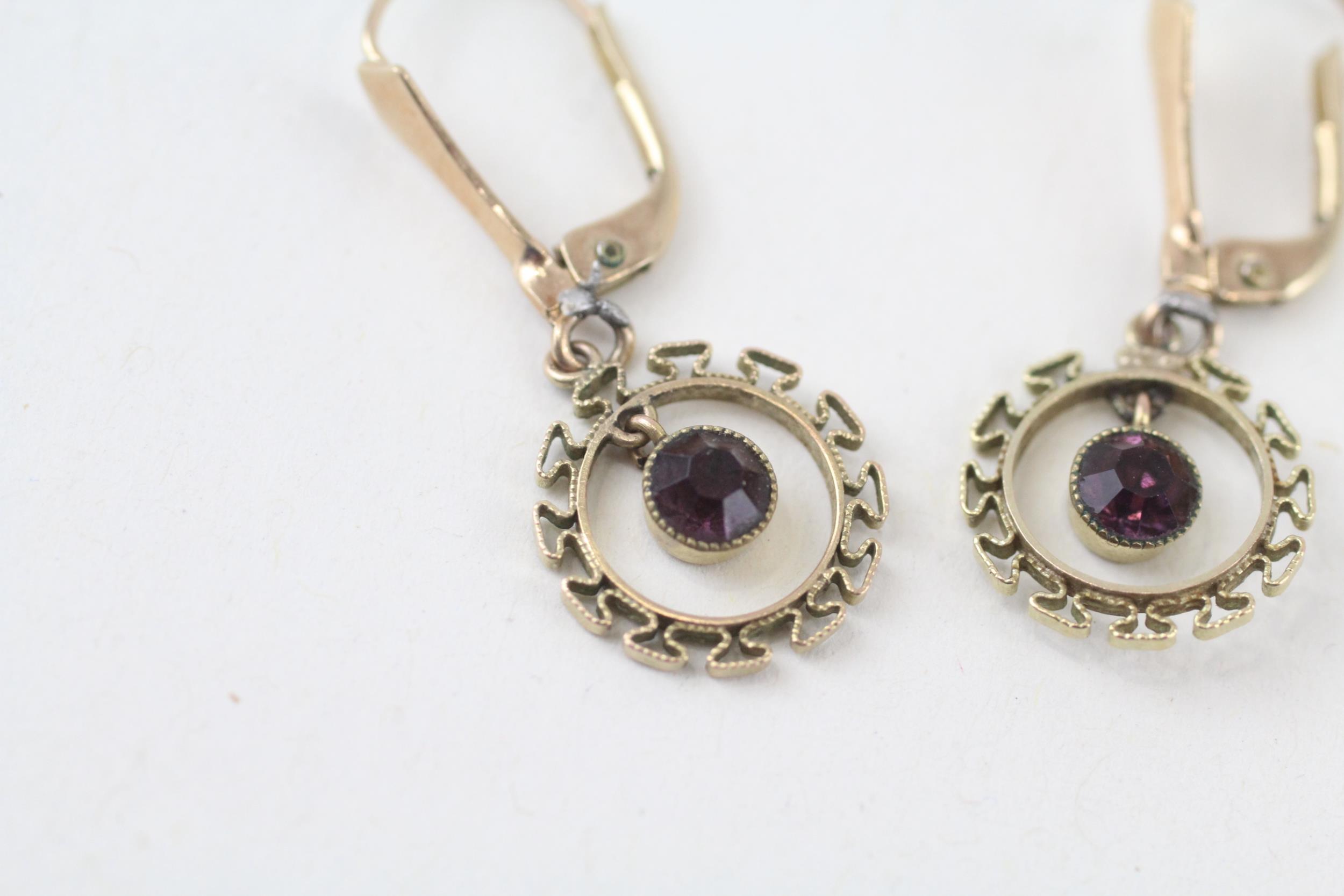 9ct gold purple paste vintage drop earrings (1.6g) - Image 2 of 4