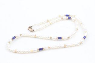 9ct gold cultured pearl single strand necklace with lapis lazuli spacers (8.4g)