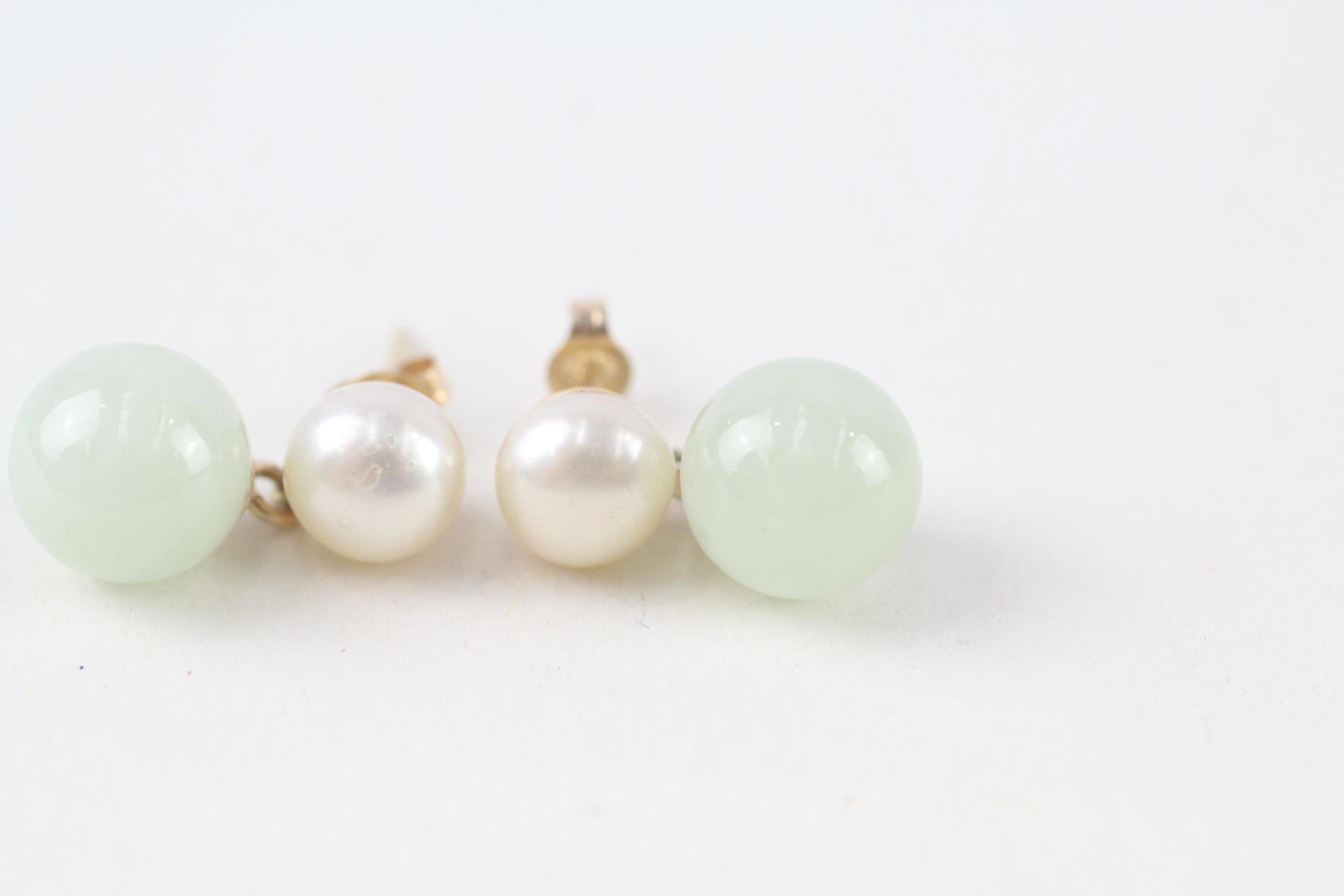 14ct gold cultured pearl and jade ball drop earrings (2.9g) - Image 3 of 4