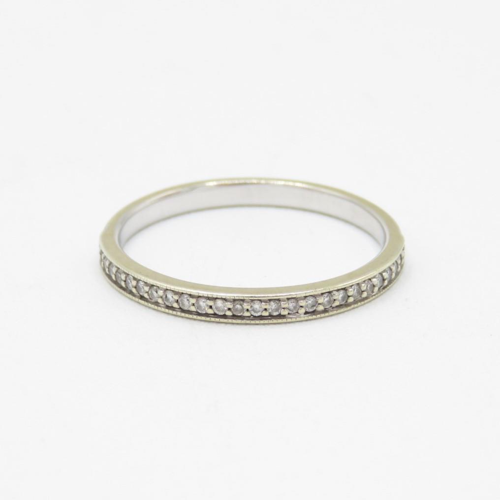 9ct white gold channel set diamond half eternity ring (1.8g) Size P