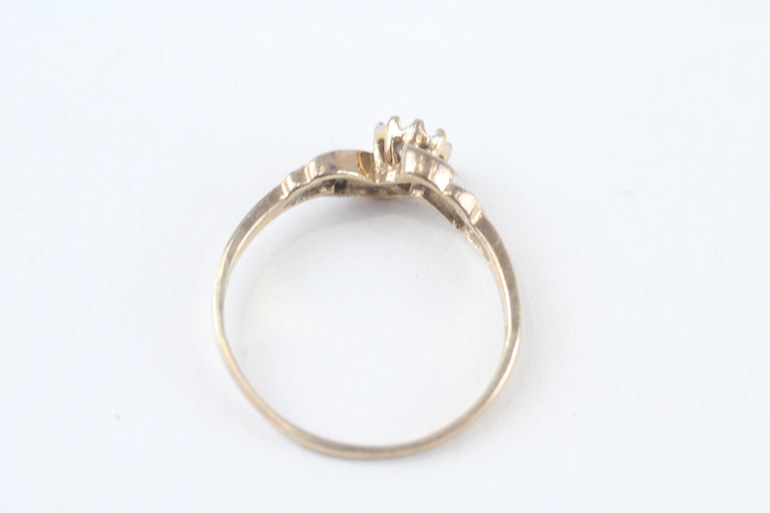 9ct gold round brilliant cut diamond single stone ring with diamond set shank (1.9g) Size P 1/2 - Image 4 of 4