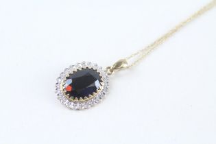 9ct gold sapphire single stone with diamond frame pendant necklace (4.3g)