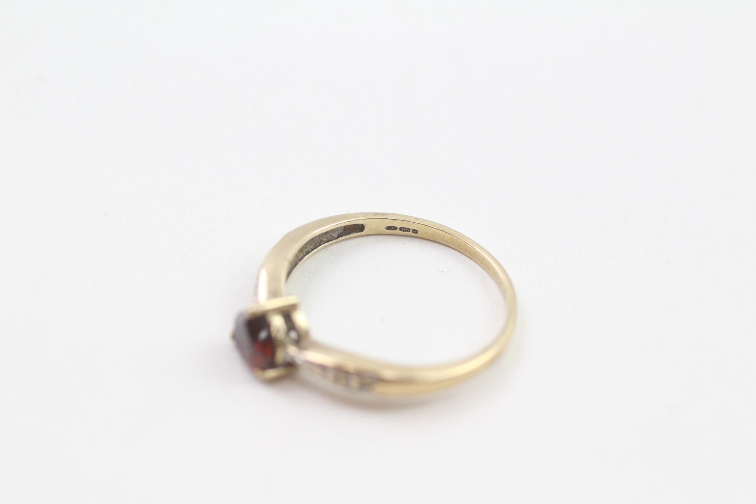 9ct gold heart cut garnet & diamond ring (1.4g) Size L - Image 3 of 5