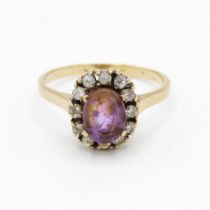 9ct gold amethyst & white gemstone oval cluster ring (3.3g) Size R