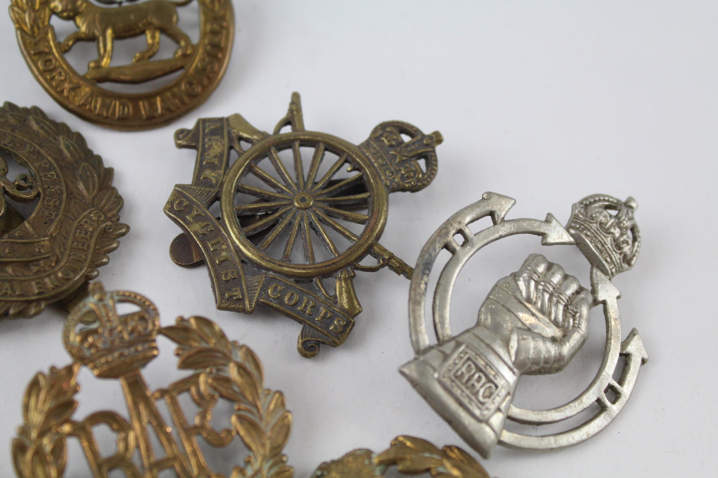 Military/Cap Badges x 10 inc. Army Cyclists Corps, Royal Armoured Corps Etc - Military/Cap Badges - Image 3 of 7