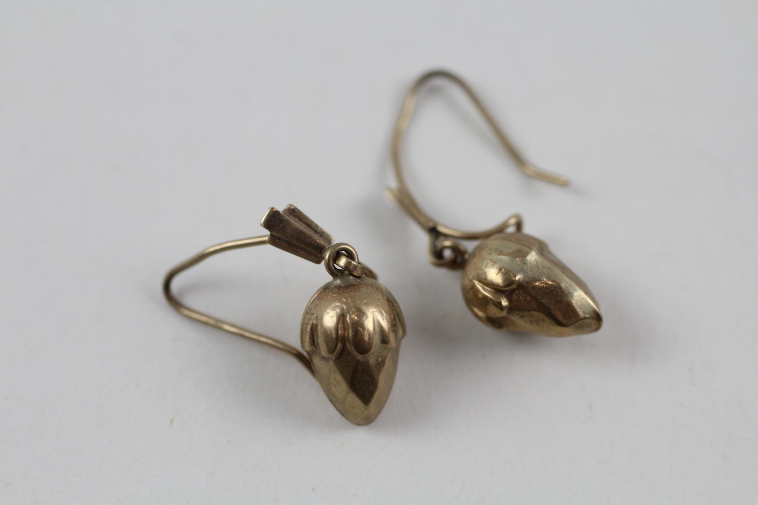 9ct gold vintage acorn drop earrings (1g) - Image 5 of 5
