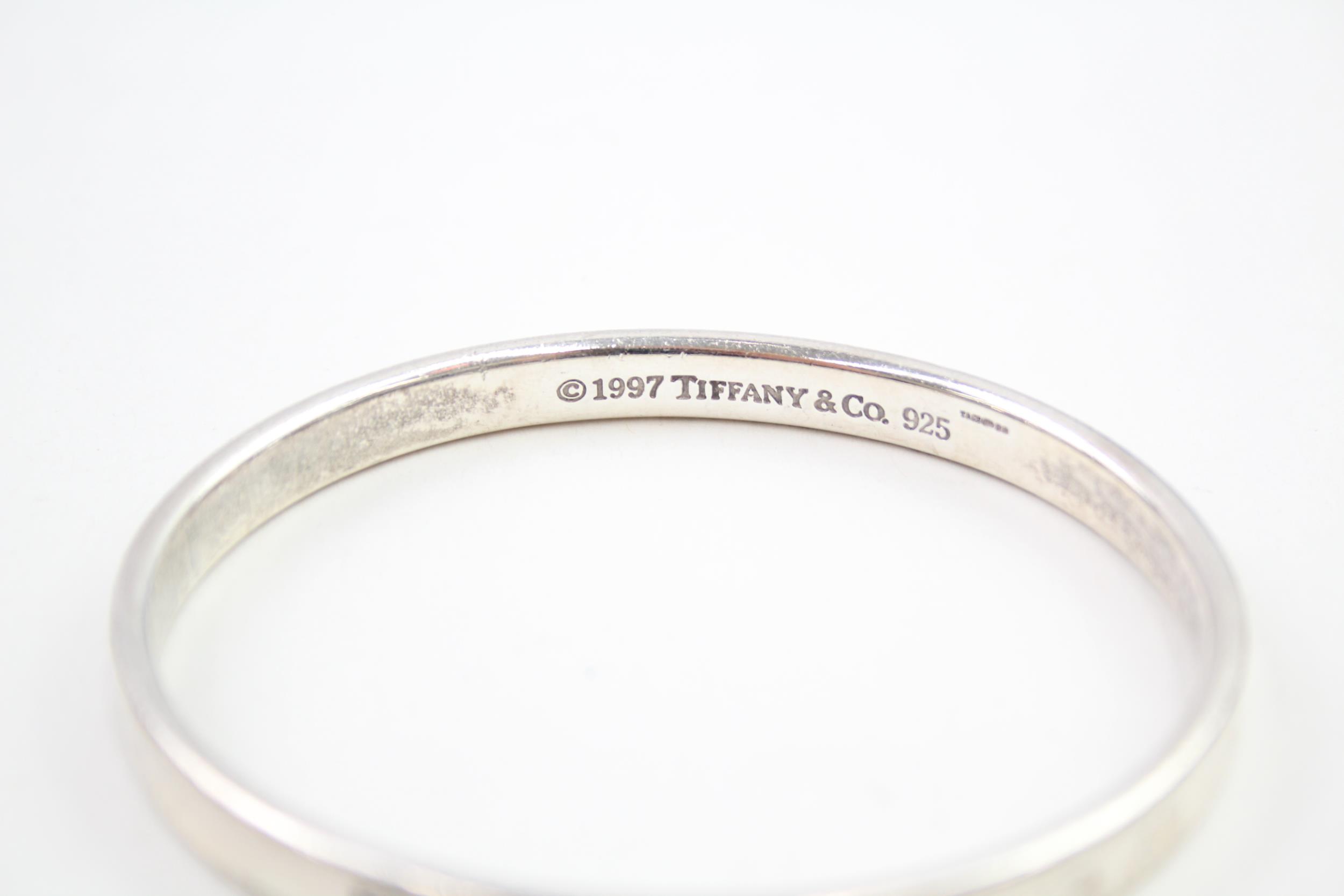 a silver bangle by Tiffany and Co (31g) - Image 2 of 5