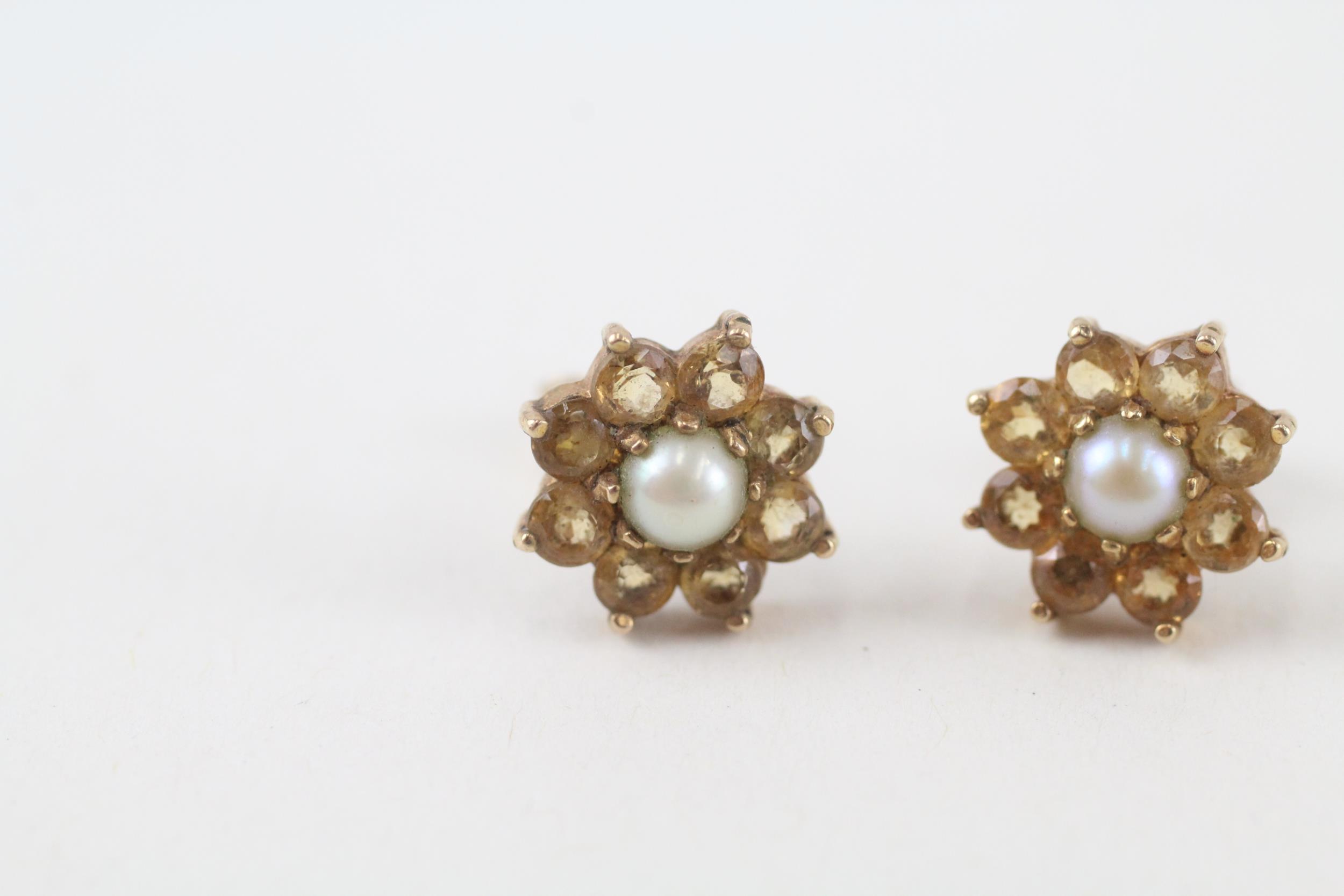 9ct gold vintage cultured pearl & yellow gemstone cluster stud earrings (2.1g) - Image 3 of 5