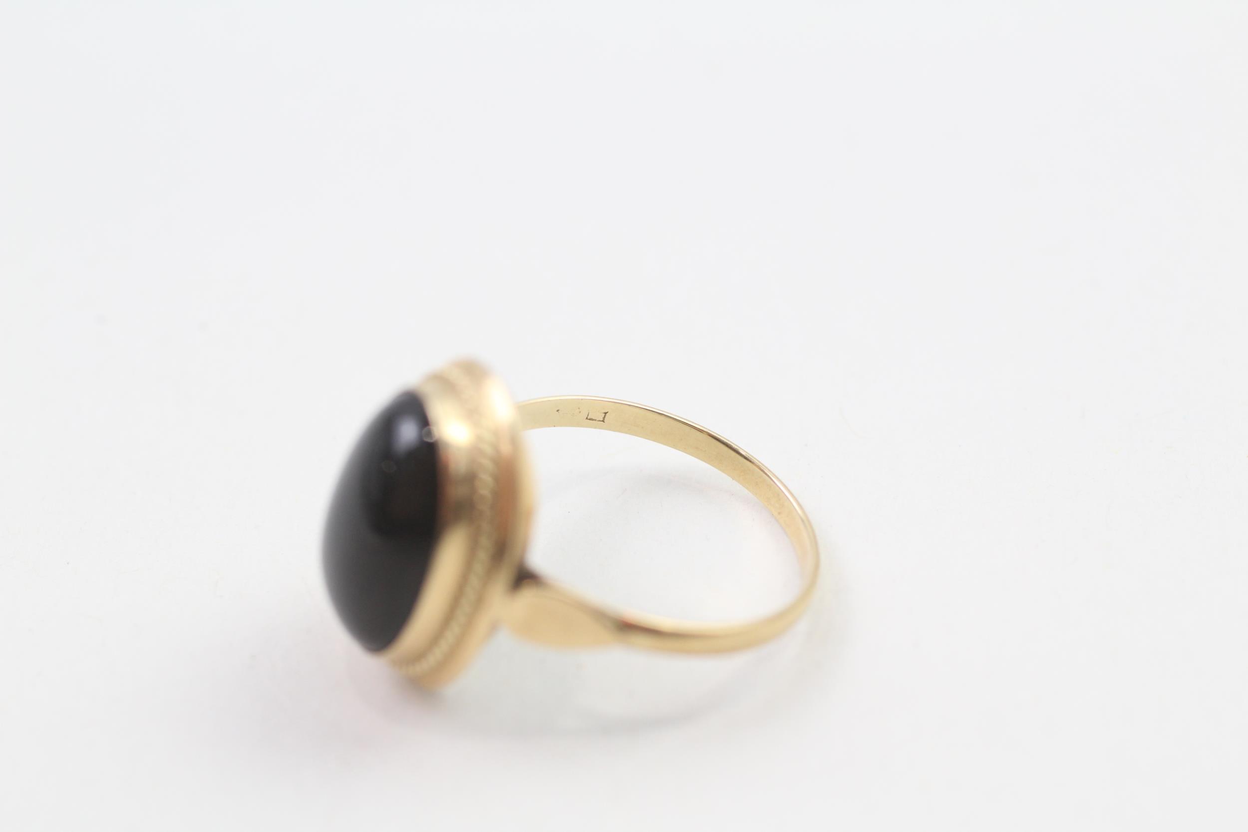 14ct gold cabochon cut black onyx dress ring (3.2g) Size O 1/2 - Image 3 of 4